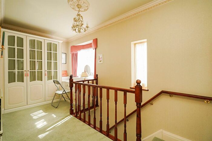 2 Bedroom Semi-Detached House For Sale In Bishopscourt Road, Sheffield, S8