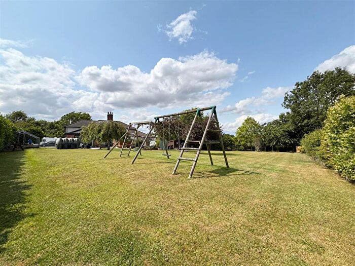 4 Bedroom Semi-Detached House For Sale In Thackers Lane, Tathwell, Louth, LN11