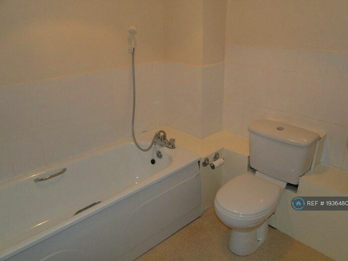 2 Bedroom Flat To Rent In Kathleen Road, Southampton, SO19