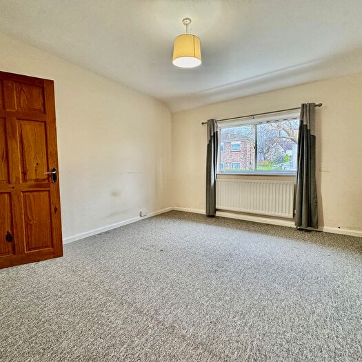 4 Bedroom Semi-Detached House To Rent In Summerleaze, Bristol, BS16