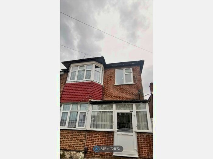 1 Bedroom Semi-Detached House To Rent In Grantock Road, Walthamstow, London, E17