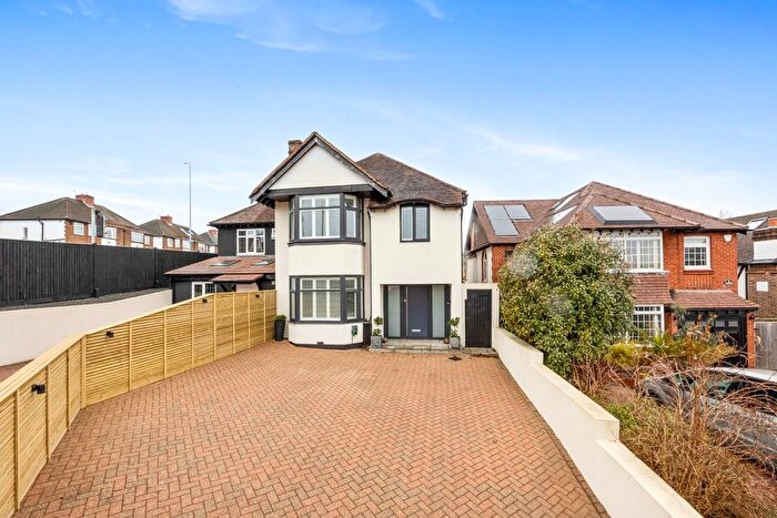 4 Bedroom Property For Sale In Woodland Drive, Hove, BN3