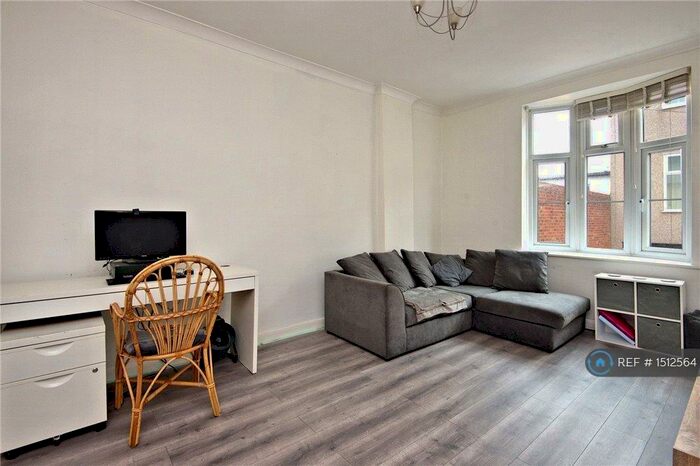 1 Bedroom Flat To Rent In Victoria Court, Southend-On-Sea, SS2
