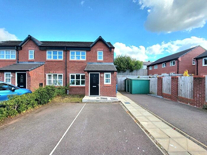 3 Bedroom Semi-Detached House To Rent In Peak Forest Close, Hyde, Stockport, SK14