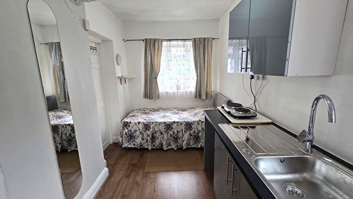 Studio To Rent In Ivy Close, Eastcote, HA5
