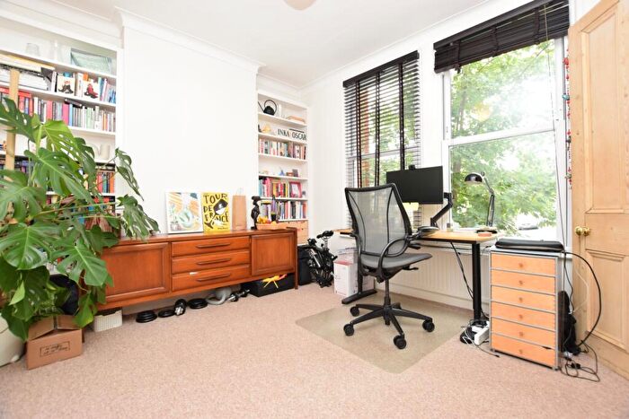 2 Bedroom Flat To Rent In Montem Road Forest Hill, SE23