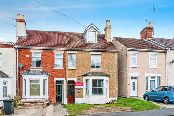 4 Bedroom Semi-Detached House For Sale In Kingshill Road, Swindon, Wiltshire, SN1