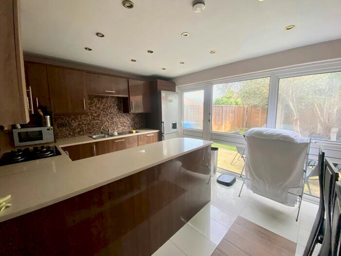 3 Bedroom Semi-Detached House To Rent In Vale Road, Windsor SL4