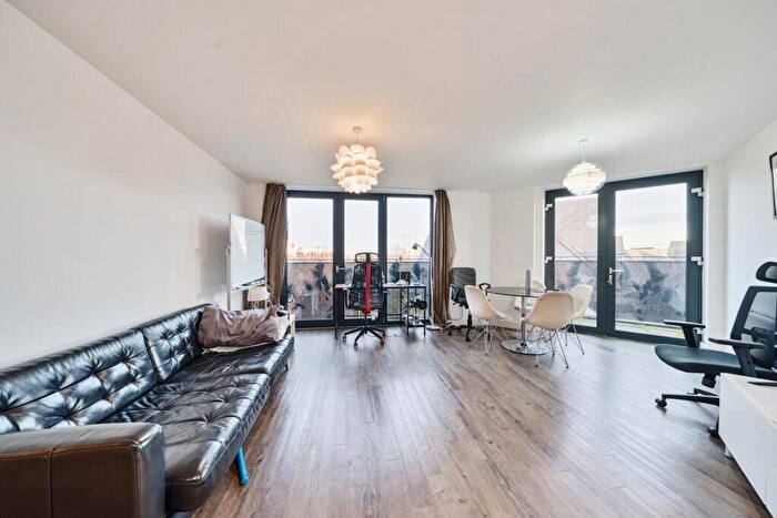 2 Bedroom Flat To Rent In Albatross Way, Surrey Quays, London, SE16