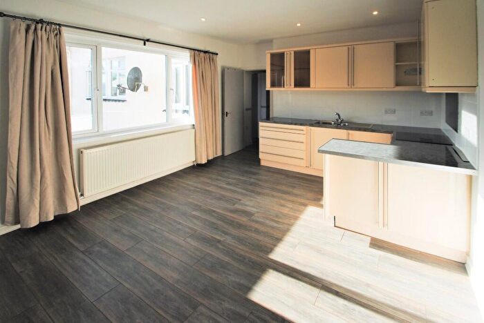 1 Bedroom Flat To Rent In Sea Road, Bournemouth, Dorset, BH5