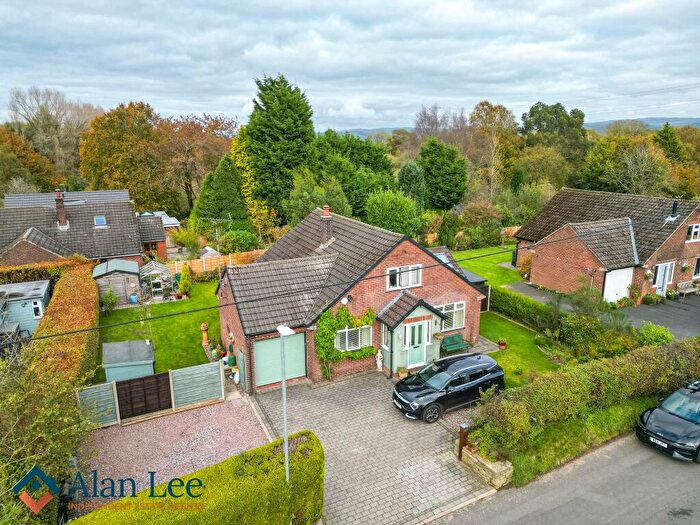 4 Bedroom Detached House For Sale In Whirley Road, Macclesfield, SK10