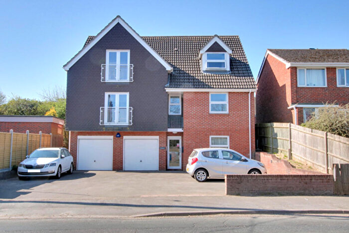 2 Bedroom Apartment For Sale In Bishop's Waltham - Apartment & Garage, SO32