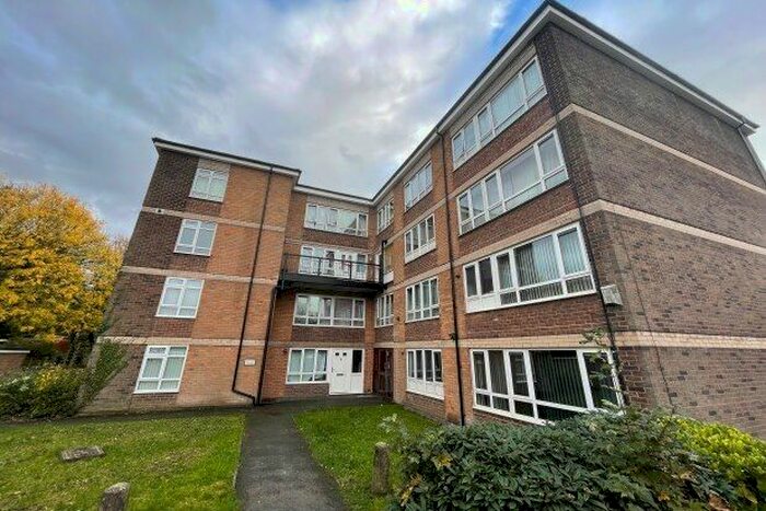 3 Bedroom Flat To Rent In Aldersley Road, Wolverhampton, WV6