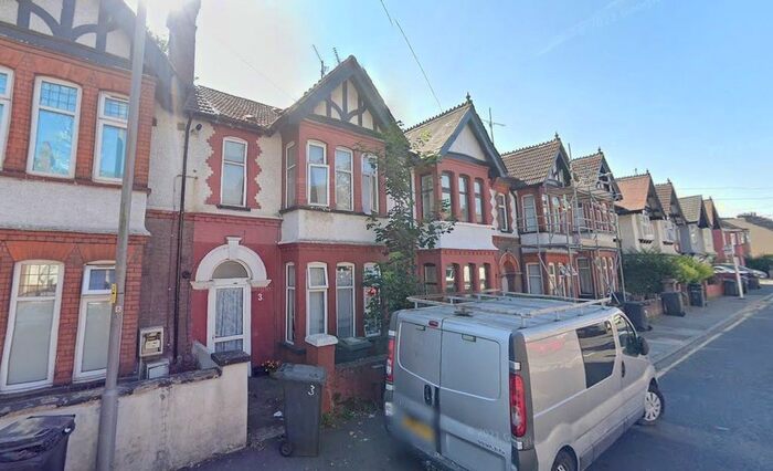 4 Bedroom End Of Terrace House To Rent In Cromwell Road, Luton, LU3