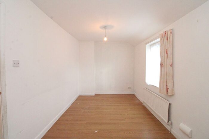 2 Bedroom Flat To Rent In Icknield Road, Luton, LU3