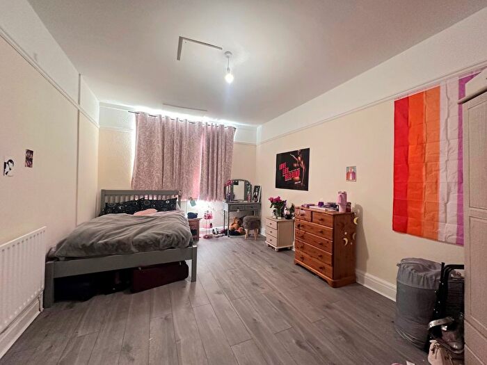 3 Bedroom Flat To Rent In Portswood Road, Southampton, Hampshire, SO17