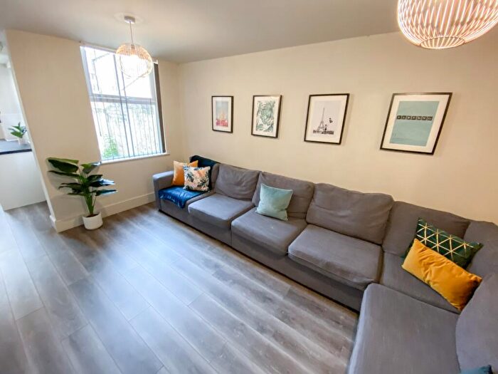 5 Bedroom House To Rent In Kelso Road, L6