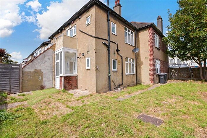 2 Bedroom Maisonette For Sale In High Road, Chadwell Heath, Essex, RM6