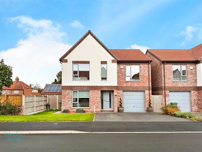4 Bedroom Detached House For Sale In Knights Walk, Sutton - Cum - Lound, Retford, DN22