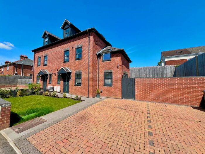 4 Bedroom House To Rent In Harrison Road, Southampton, SO17