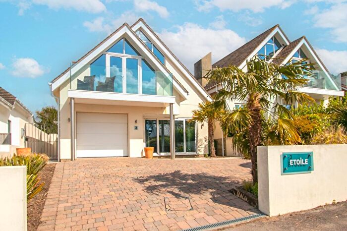 4 Bedroom Detached House For Sale In Partridge Drive, Lilliput, Poole, Dorset, BH14