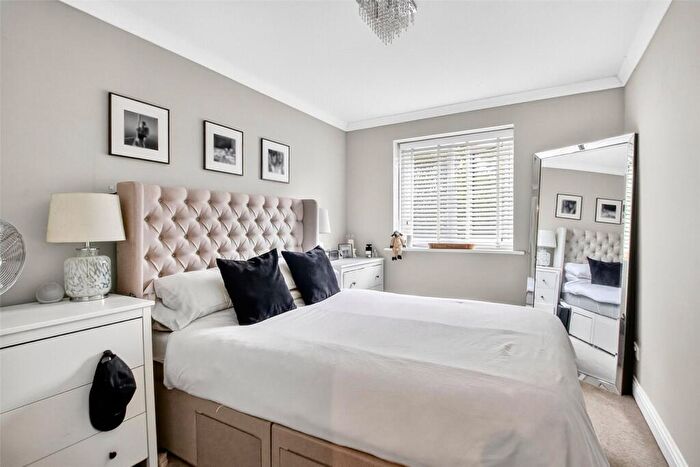 1 Bedroom Apartment For Sale In Crowthorne Road, Bracknell, Berkshire, RG12