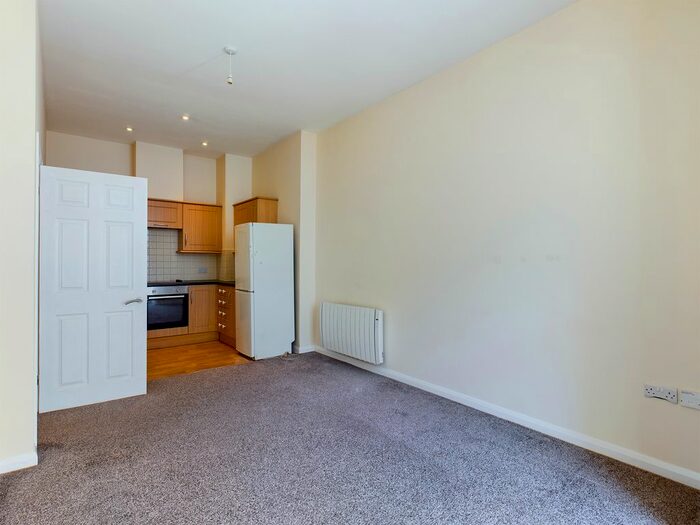 1 Bedroom Flat To Rent In Swan Street, Torquay TQ2