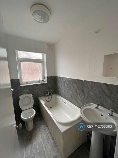 1 Bedroom Flat To Rent In Middleton, Manchester, M24