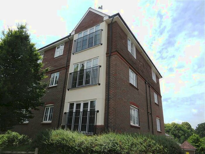 2 Bedroom Apartment To Rent In Highbank, Haywards Heath, RH16
