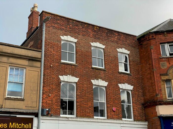 2 Bedroom Flat To Rent In Bridge Street, Taunton, Somerset, TA1