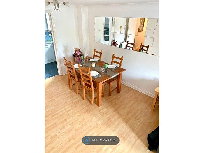 2 Bedroom Flat To Rent In Arborfield Close, London, SW2