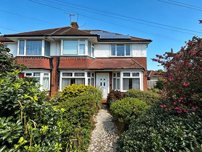 2 Bedroom Flat To Rent In Chesham Close, Worthing, BN12