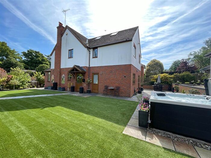 5 Bedroom Detached House For Sale In Shiplake Bottom, Peppard Common, Henley-On-Thames, RG9