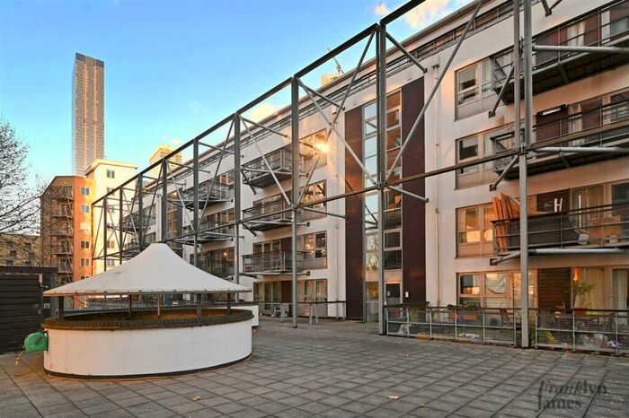 2 Bedroom Apartment To Rent In Hutchings Wharf, Canary Wharf, E14