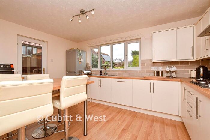 4 Bedroom Detached House For Sale In Crocus Close, Croydon, Surrey, CR0