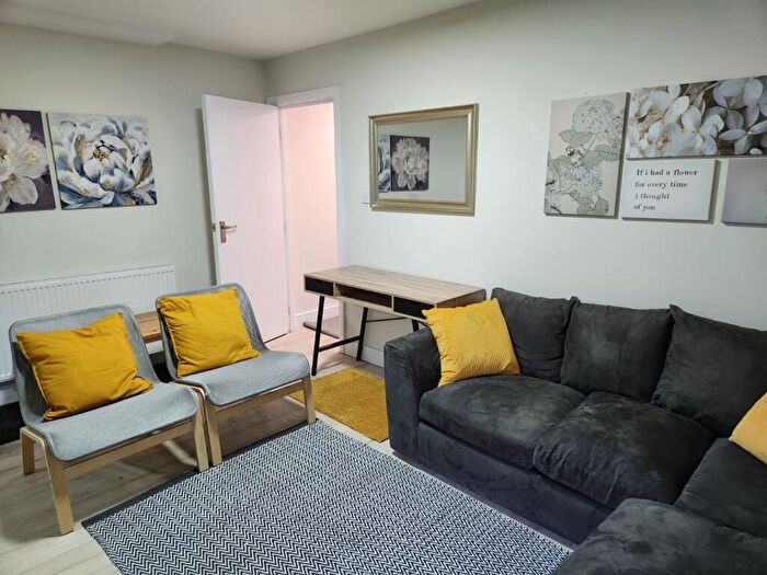 6 Bedroom Terraced House To Rent In Leopold Road, Kensington, L7