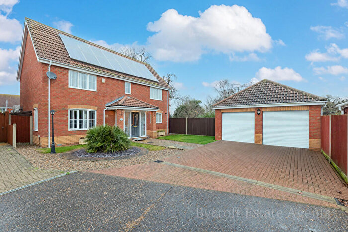 4 Bedroom Detached House For Sale In Quinnell Way, Lowestoft, NR32