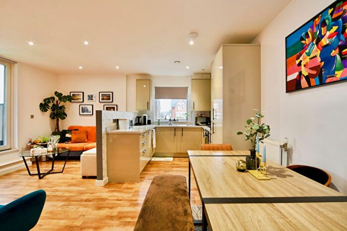 2 Bedroom Flat For Sale In Lily Way, London, N13