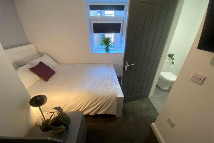 5 Bedroom Apartment To Rent In High Road, Beeston, NG9