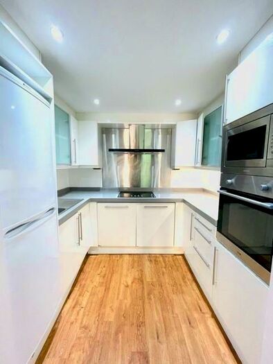 1 Bedroom Flat To Rent In The Grainstore, Westerm Gateway, Royal Victoria Docks, ExCel, London, E16