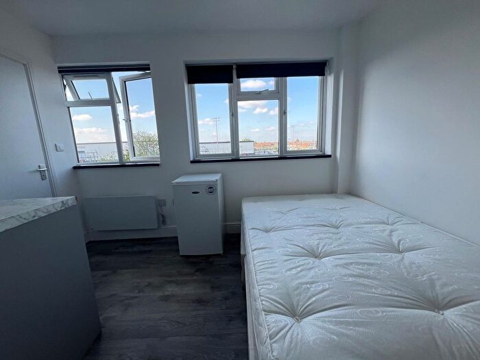 1 Bedroom Studio To Rent In Ilford, IG1