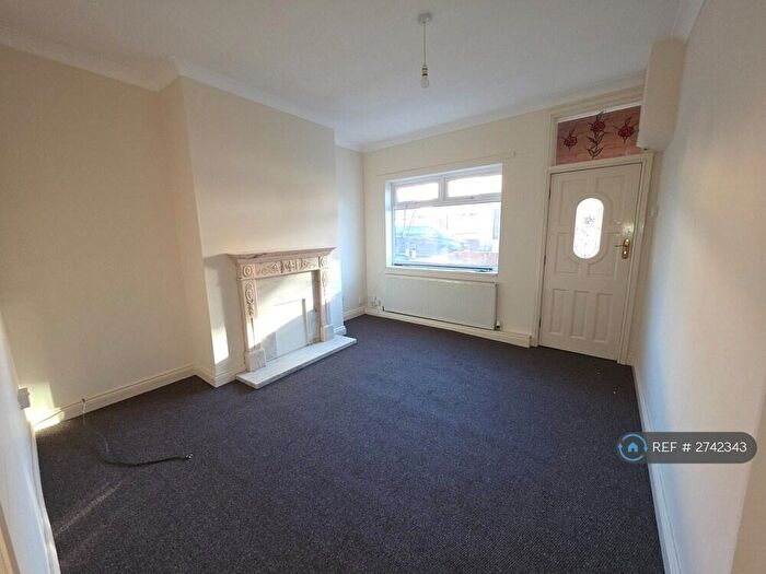 3 Bedroom Semi Detached House To Rent In Ashby High St, Scunthorpe, DN16