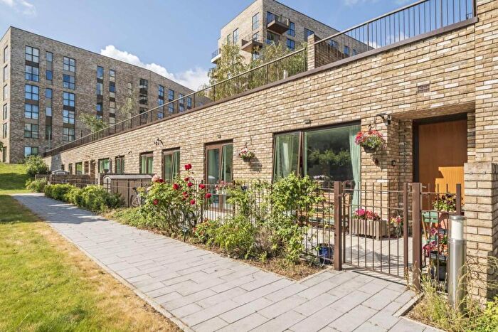 2 Bedroom Flat For Sale In Lakeside Drive, Park Royal, NW10