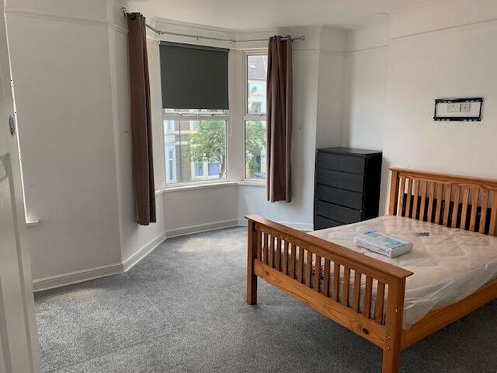 4 Bedroom Flat To Rent In Connaught Road, Cardiff, CF24