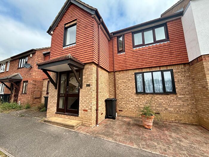 1 Bedroom Flat To Rent In Ellswood, Basildon, SS15