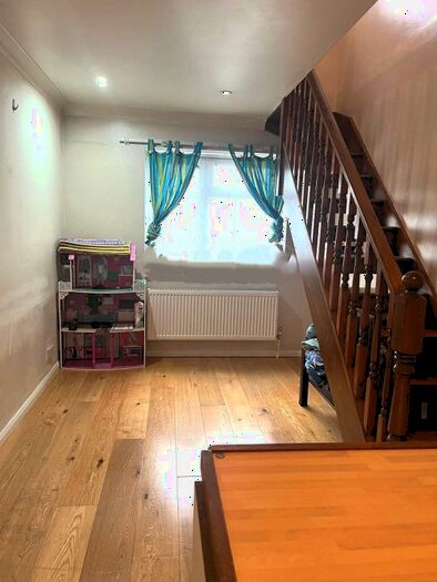 1 Bedroom Terraced House To Rent In Beavers Lane, Hounslow, TW4