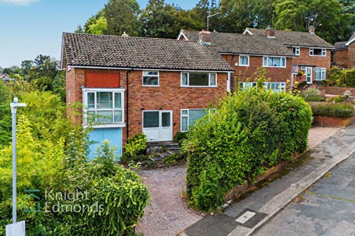 5 Bedroom Detached House For Sale In Vicary Way, Maidstone, ME16