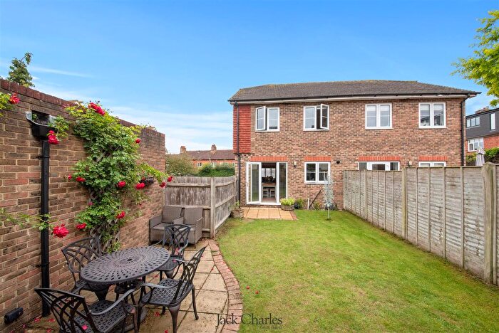 3 Bedroom Semi-Detached House For Sale In Wincliff Road, Tonbridge, TN9