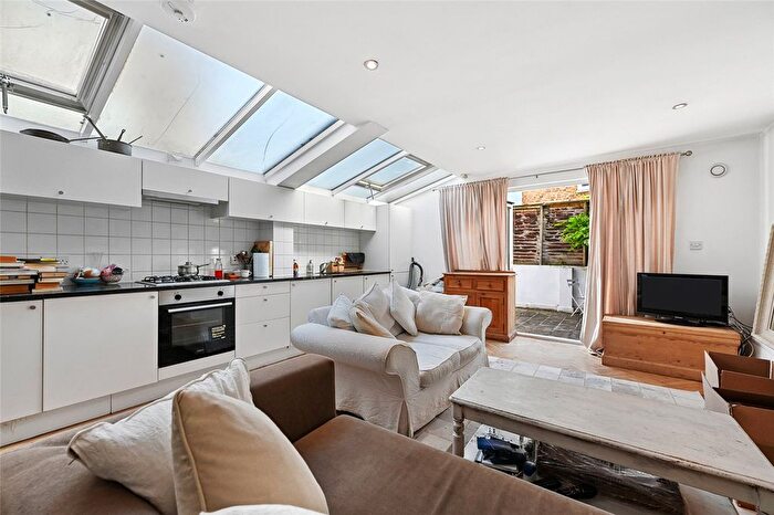 2 Bedroom Flat To Rent In Cobbold Road, London, W12