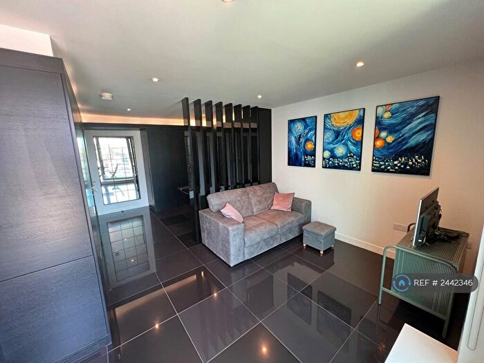 Studio To Rent In Pan Peninsula Square, London, E14